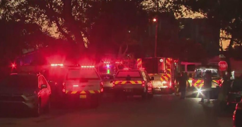 Incendiu devastator în North Miami: O familie evacuată la timp Un incendiu violent a izbucnit într-o locuință din North Miami în dimineața zilei de luni, lăsând familia din interior fără adăpost