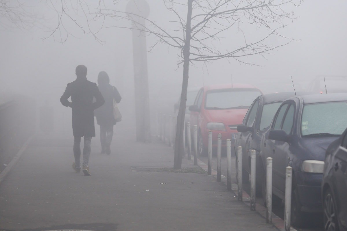 Ceața densă pune în pericol traficul rutier în primele ore ale dimineții în multe zone ale țării, reducând vizibilitatea la nivele alarmante și creând condiții dificile pentru șoferi