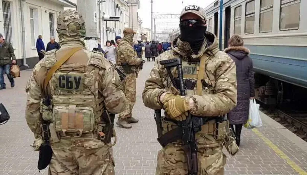 Ucraina: Patru pseudo-bloggeri, acuzați de divulgarea informațiilor despre Forțele Armate Serviciul de Securitate al Ucrainei (SSU) a dezvăluit noi cazuri de divulgare neautorizată a informațiilor referitoare la desfășurarea și operațiunile Forțelor Armate ucrainene