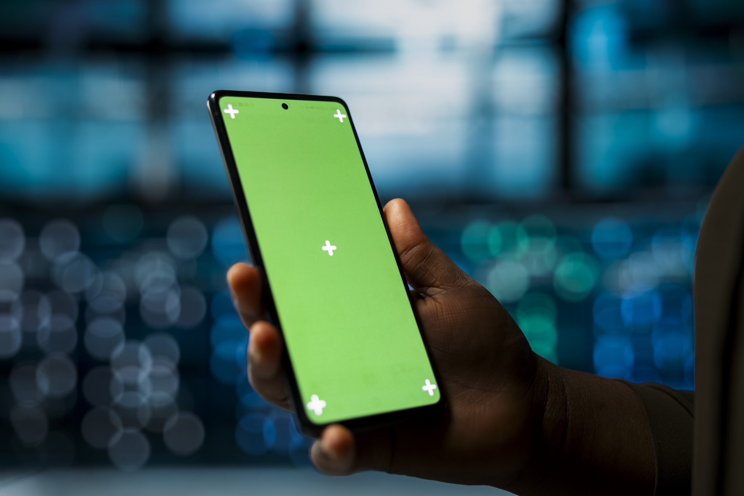Virusi invizibili spionează telefonul fără să știi
