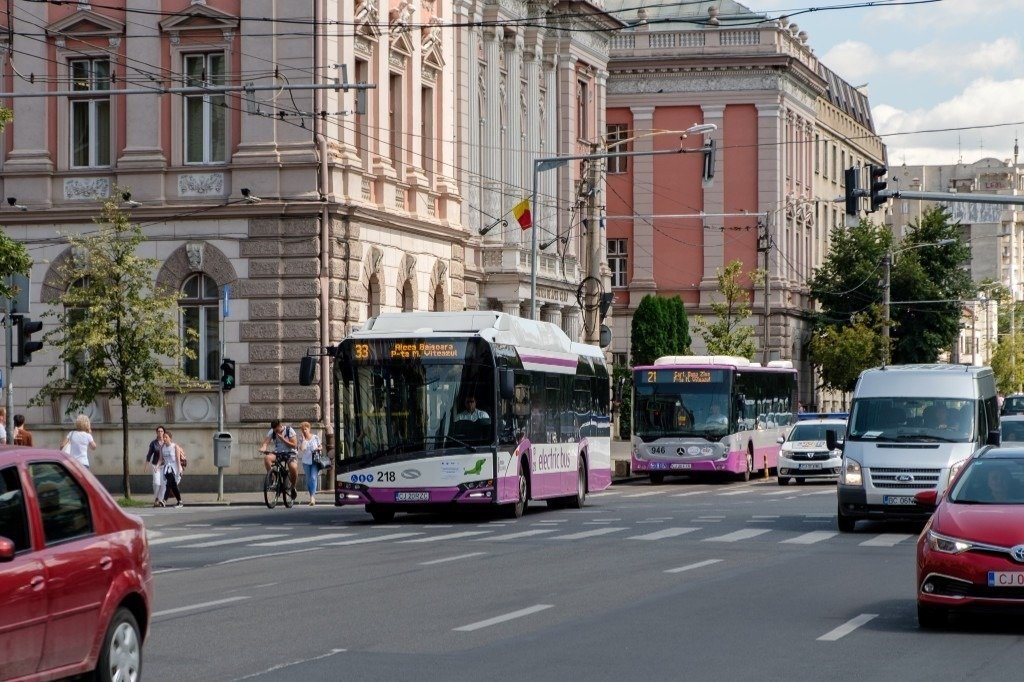 Poliția anchetează incident anti-maghiar în autobuz Cluj, din cauza discursului interzis în limba maghiară în 2026