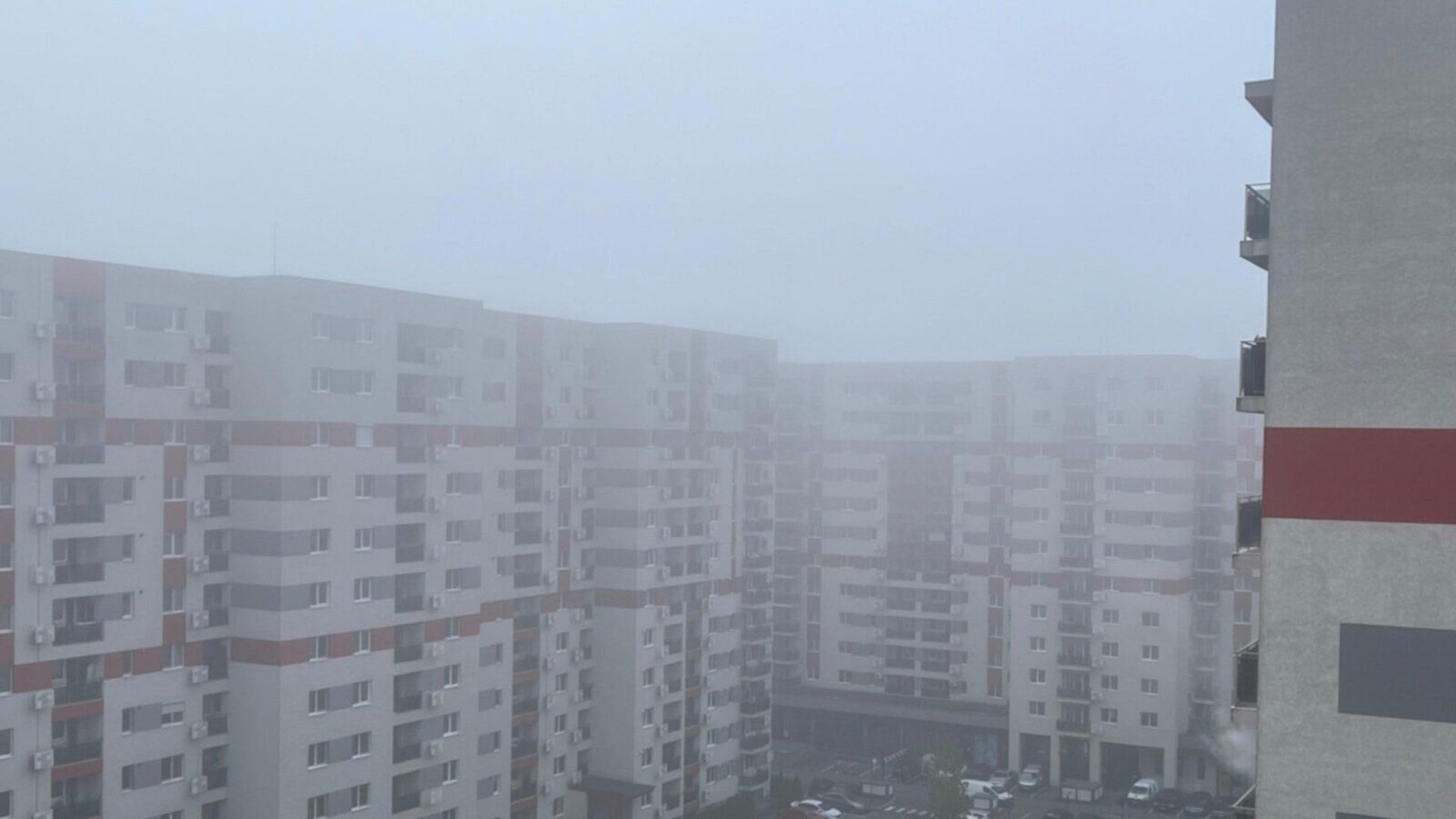 Ceață densă și vizibilitate redusă în București și Ilfov: afectează traficul și impune restricții Noaptea trecută a adus o provocare neașteptată pentru șoferii care circulă prin București și împrejurimi, odată cu emiterea unui cod galben de ceață densă de către Administrația Națională de Meteorologie (ANM)