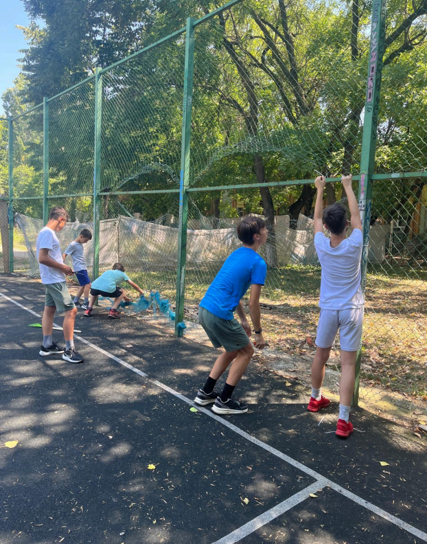 Sectorul 1: Teren de fotbal inaugurat, dar inexistent în acte. Copiii suferă!