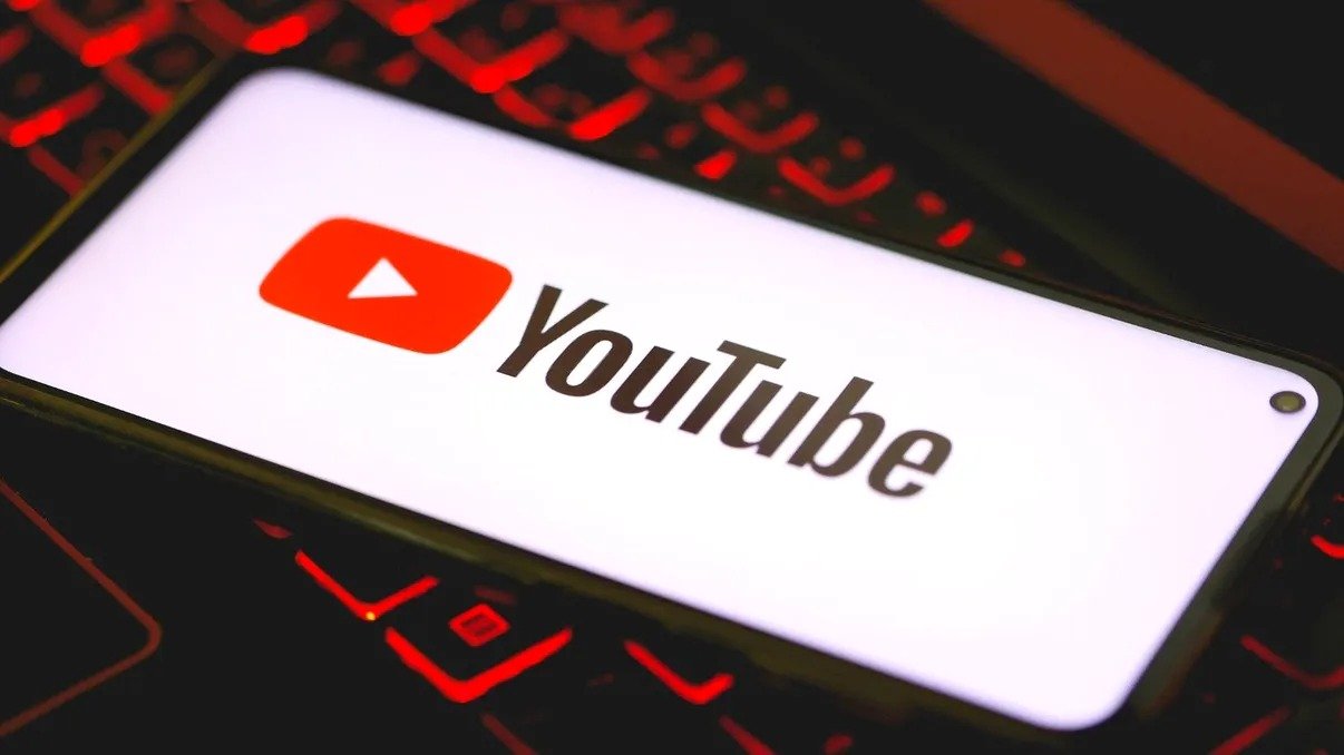 Un clip de YouTube cu mii de vizualizări, o comunitate în creștere și vise de extindere – toate acestea pot fi spulberate în câteva secunde