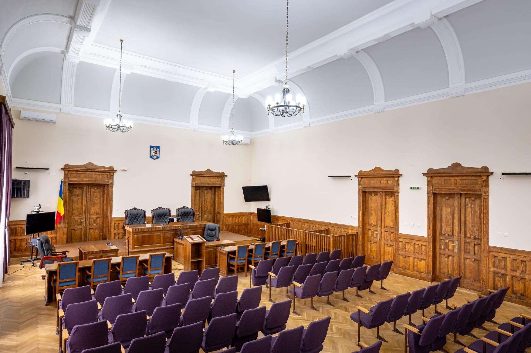 Curtea de Apel București critică decizia CCR privind pensiile magistraților, semnalând un pas înapoi în independența justiției Decizia Curții Constituționale de a admite constituționalitatea legii care reformează sistemul pensiilor speciale pentru magistrați a stârnit nemulțumiri și controverse în rândul justiției și al vocii critice din mediul juridic