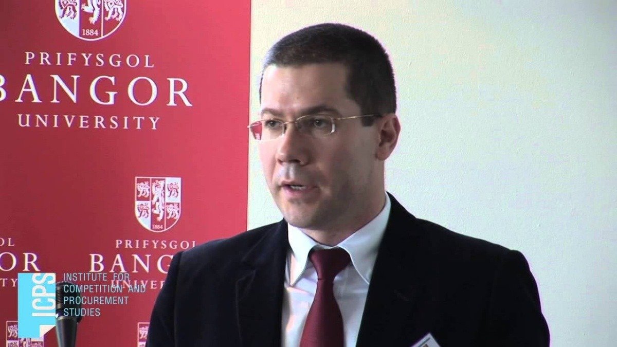 Dacian Dragoș, judecător la Curtea Constituțională, susține experiența sa pentru un rol de vârf în justiție, în timp ce critică acțiunile în instanță ale reprezentanților opoziției Un nume cunoscut în mediul judiciar și politic românesc, Dacian Dragoș, a pronunțat recent, într-o intervenție la Antena 3, că deține o experiență solidă pentru a ocupa o funcție importantă în Justiție și a criticat anumite demersuri judiciare ale opoziției