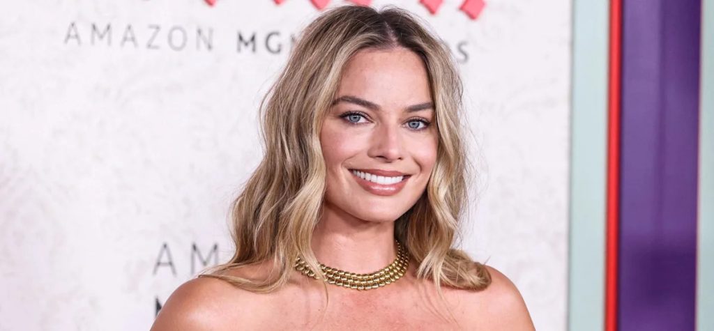 „Wuthering Heights”, o Adaptare Controversată cu Margot Robbie: Critici și Aprecieri Filmările pentru „Wuthering Heights”, adaptarea regizată de Emerald Fennell a romanului clasic scris de Emily Brontë, au generat deja un val de reacții mixte din partea criticilor de film, cu dezvăluiri despre scenele de dragoste considerate „excesive” și performanțele actorilor principale, Margot Robbie și Jacob Elordi