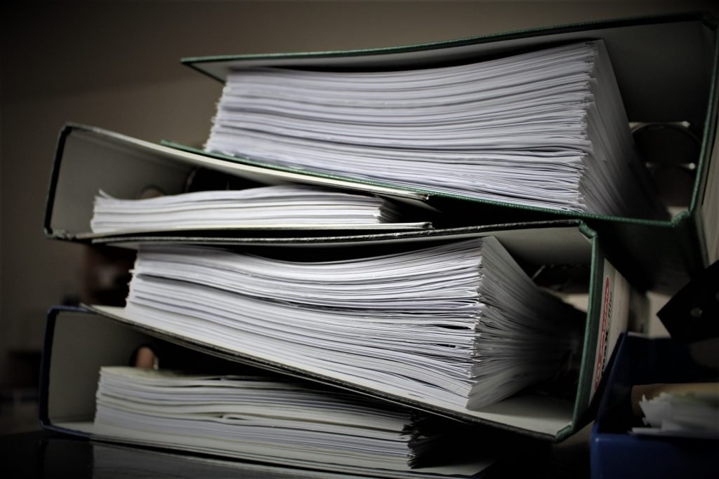 Conducerea Instituției Prefectului Buzău anunță restructurări drastice ca urmare a recentelor reforme în administrație O schimbare majoră se profilează în administrația județeană din Buzău, după ce conducerea Instituției Prefectului a transmis că, în urma implementării unei reforme administrative controversate, cel puțin zece angajați ar putea fi nevoiți să părăsească instituția până la începutul lunii iulie