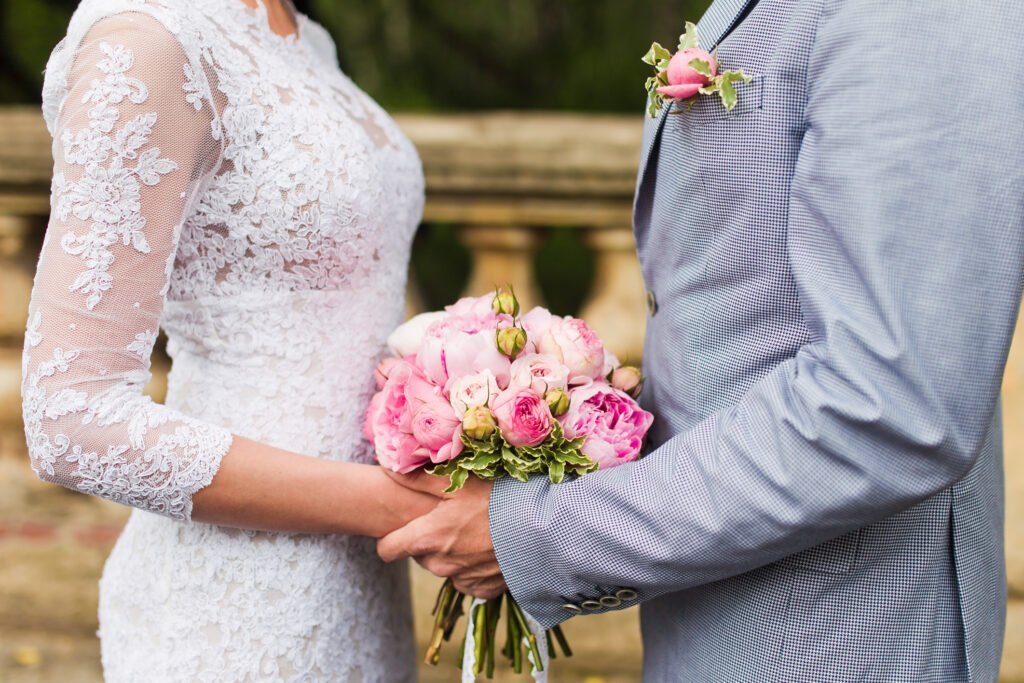 Valentine’s Day înregistrează un număr tot mai mic de ceremonii de căsătorie în marile orașe ale României, iar datele recente confirmă o tendință persistentă de scădere