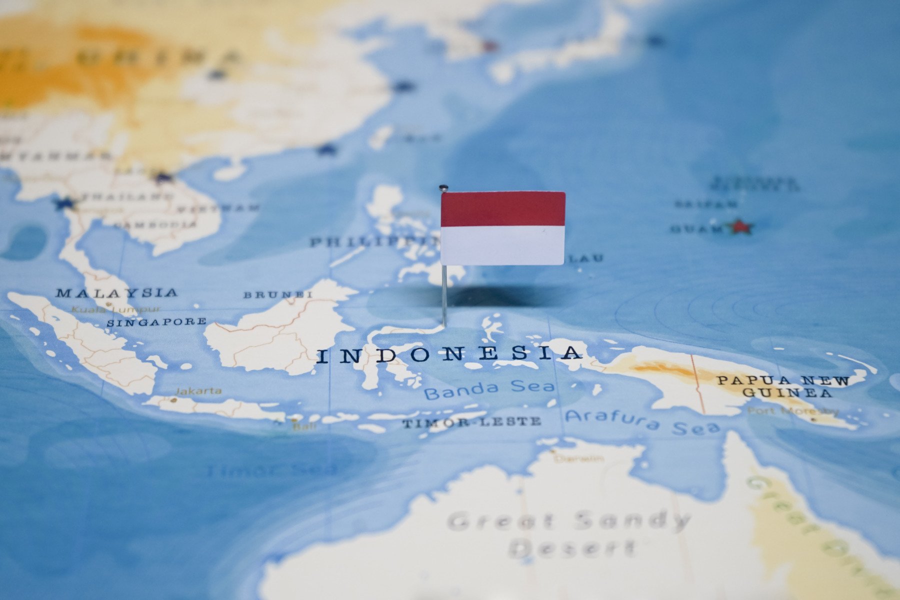 Australia și Indonezia intensifică parteneriatul de securitate: un nou tratat de colaborație și facilități militare în Asia de Sud-Est O mutare semnificativă pe scena geopolitică din Asia-Pacific a fost anunțată vineri, când Australia și Indonezia au semnat un nou tratat de securitate, deschizând astfel un capitol important în relațiile bilaterale și în configurația de securitate regională