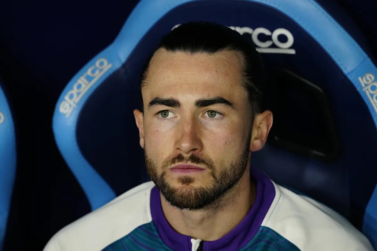 Fiorentina se pregătește pentru un meci crucial împotriva lui Como Deși a avut parte de un meci extenuant marți seara, în optimile de finală ale Coppei Italia împotriva lui Napoli, antrenorul Fiorentinei, Cesc Fabregas, nu și-a revoluționat echipa