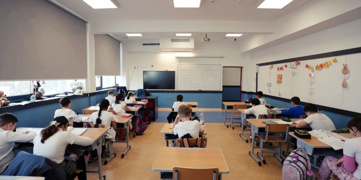 elevi-in-scoala-Sectorul-3.jpg - JurnalUrban