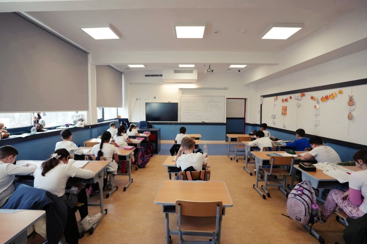 Suspenzare temporară a programului „Vouchere culturale pentru elevi”, fără eliminare definitivă O măsură de impact în sistemul educațional românesc a fost publicată vineri seara în Monitorul Oficial, semnalând o schimbare importantă în modul în care statul va sprijini cultura pentru elevi în următorii ani