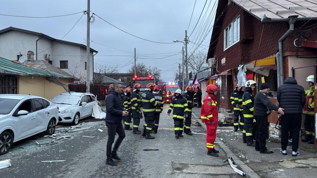 Explozie la o locuință din sectorul 2 al Bucureștiului: două victime în stare conștientă și intervenție rapidă a pompierilor O explozie puternică a zguduit marți dimineață o casă de pe strada Serg
