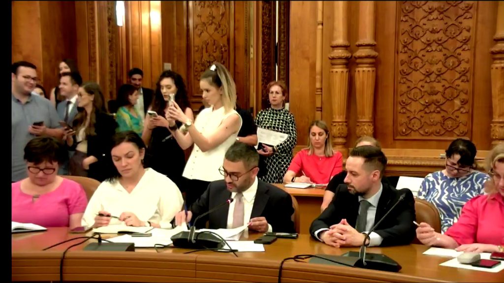 Ministrul Muncii, Florin Manole, promite o reformă rapidă în sistemul social Ministrul Muncii, Florin Manole, a anunțat miercuri intenția guvernului de a repune pe tapet problema reorganizării sistemului de protecție socială