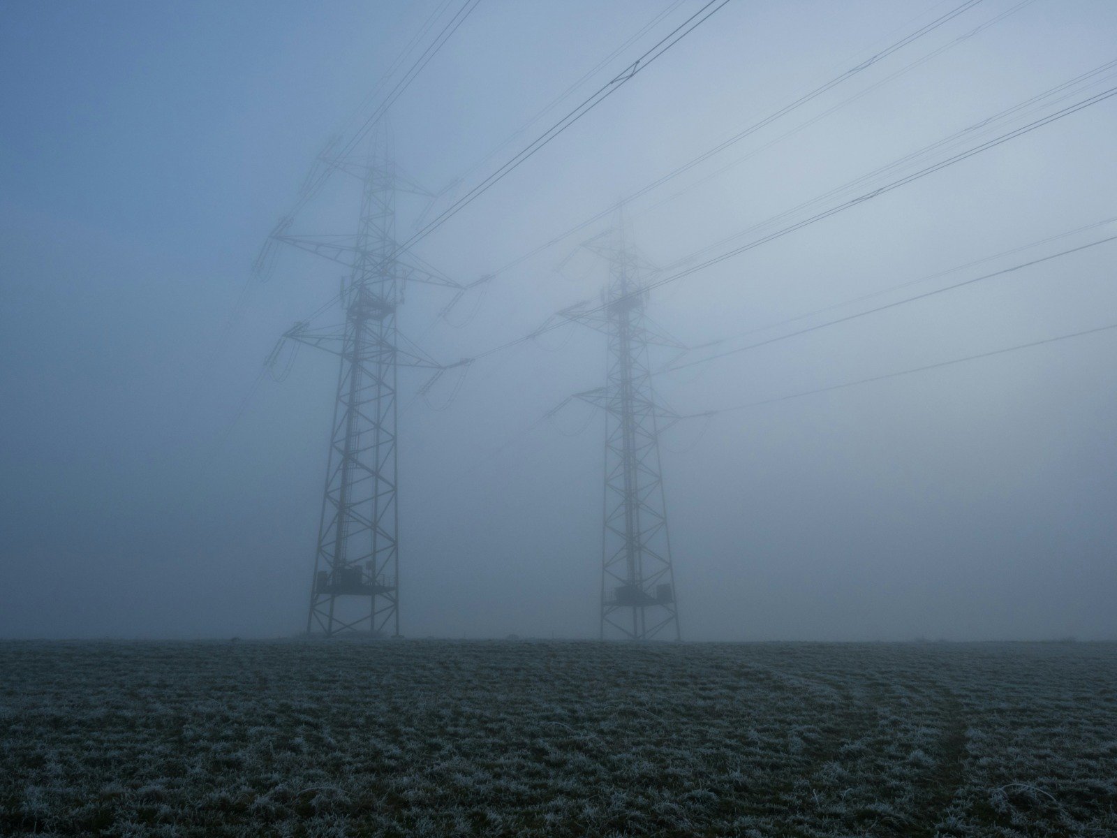 16 persoane blocate în lifturile din Chișinău, după pana de curent; România a exportat 185 MW pentru sistem**