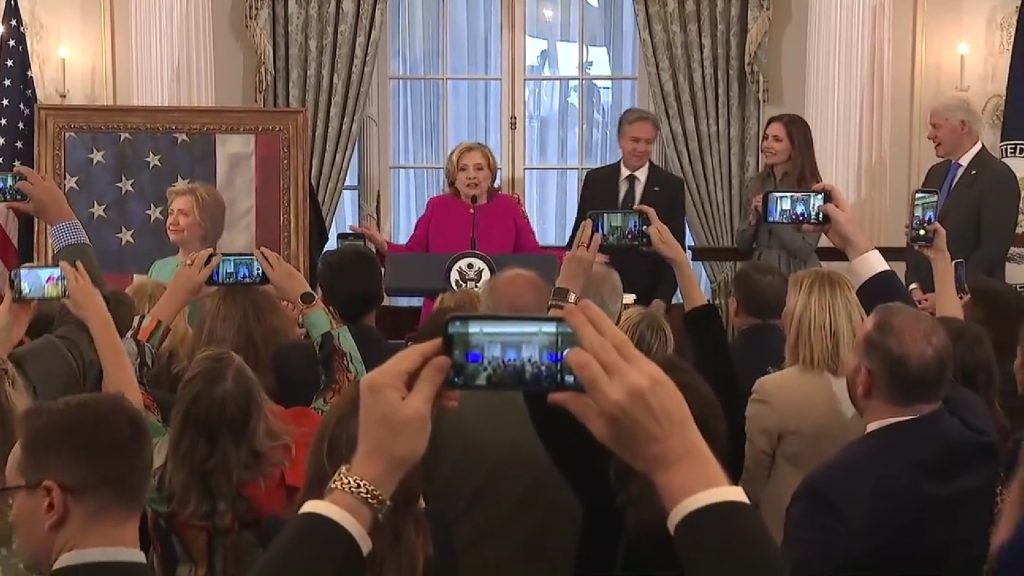 Fostul președinte Bill Clinton și Hillary Clinton, chemați în fața Congresului în cadrul unei anchete legate de Jeffrey Epstein Fostul președinte al Statelor Unite, William Jefferson Clinton, și soția sa, Hillary Clinton, urmează să depună mărturie în fața Congresului SUA la sfârșitul lunii februarie, într-o anchetă care atrage din nou atenția asupra unor conexiuni controversate ale fostului președinte și ale fostului secretar de stat