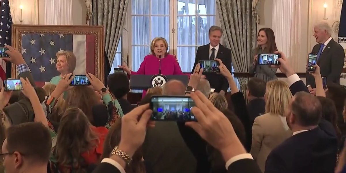 hillary-clinton-sua-statele-unite-washington-departamentul-de-stat-portret-tablou-politica-americana.jpeg - JurnalUrban