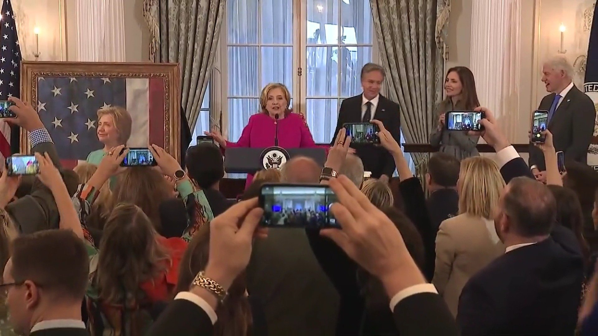 Fostul președinte Bill Clinton și Hillary Clinton, chemați în fața Congresului în cadrul unei anchete legate de Jeffrey Epstein Fostul președinte al Statelor Unite, William Jefferson Clinton, și soția sa, Hillary Clinton, urmează să depună mărturie în fața Congresului SUA la sfârșitul lunii februarie, într-o anchetă care atrage din nou atenția asupra unor conexiuni controversate ale fostului președinte și ale fostului secretar de stat