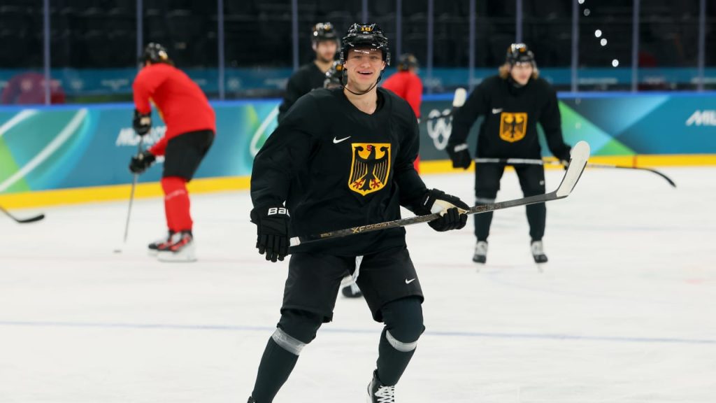 Germania își începe aventura olimpică în confruntarea cu Danemarca Miercuri seară, la ora 21:10 (MEZ), Germania va debuta în turneul olimpic de hochei pe gheață de la Milano-Cortina, întâlnind echipa Danemarcei