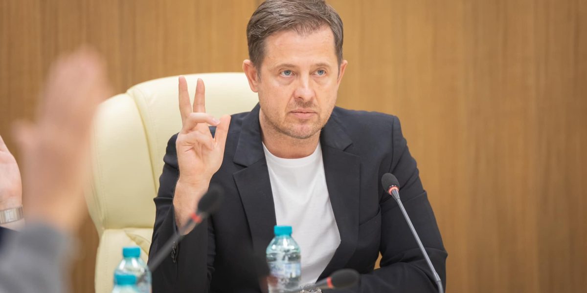 hubert-thuma-trei.jpg - JurnalUrban