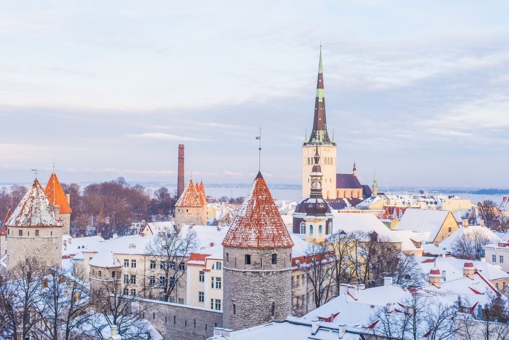 Estonia închide temporar punctele de trecere a frontierei cu Rusia din motive de securitate Cu o decizie abruptă și alertă, guvernul estonian a anunțat joi suspendarea operațiunilor la două dintre cele mai importante puncte de trecere a frontierei cu Rusia, în contextul agravării tensiunilor regionale și al preocupărilor din domeniul securității naționale