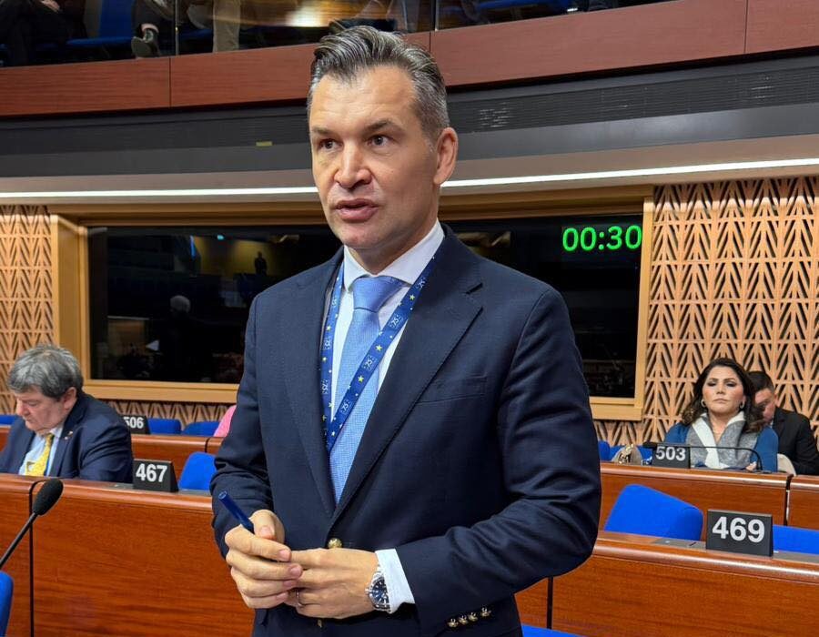 Ilie Bolojan, liderul PNL București, a provocat recent o serie de tensiuni interne fără precedent în partid, încercând să schimbe conducerea filialelor din patru sectoare ale Capitalei, dar fără a obține sprijinul necesar