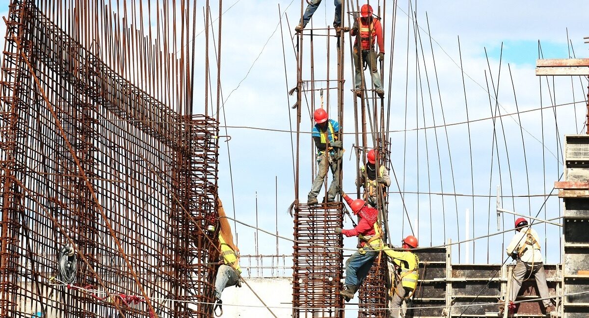 Visând la libertate și o viață mai bună: povești ale tinerilor din Bangladesh care încearcă să-i scape de conservatorism Bangladesh, o țară cunoscută pentru valorile tradiționale rigide și pentru conservatorismul religios care dominează societatea, devine adesea scena unor drame personale ale tinerilor care doresc să-și croiască un alt drum