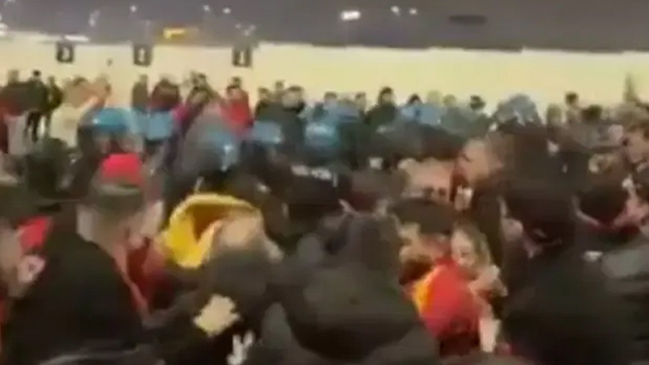 Galatasaray înfruntă Juventus într-un context tensionat: incidente între suporteri și forțele de ordine Înaintea meciului de retur din playoff-ul UEFA Champions League, Galatasaray se află într-o situație delicată la Torino