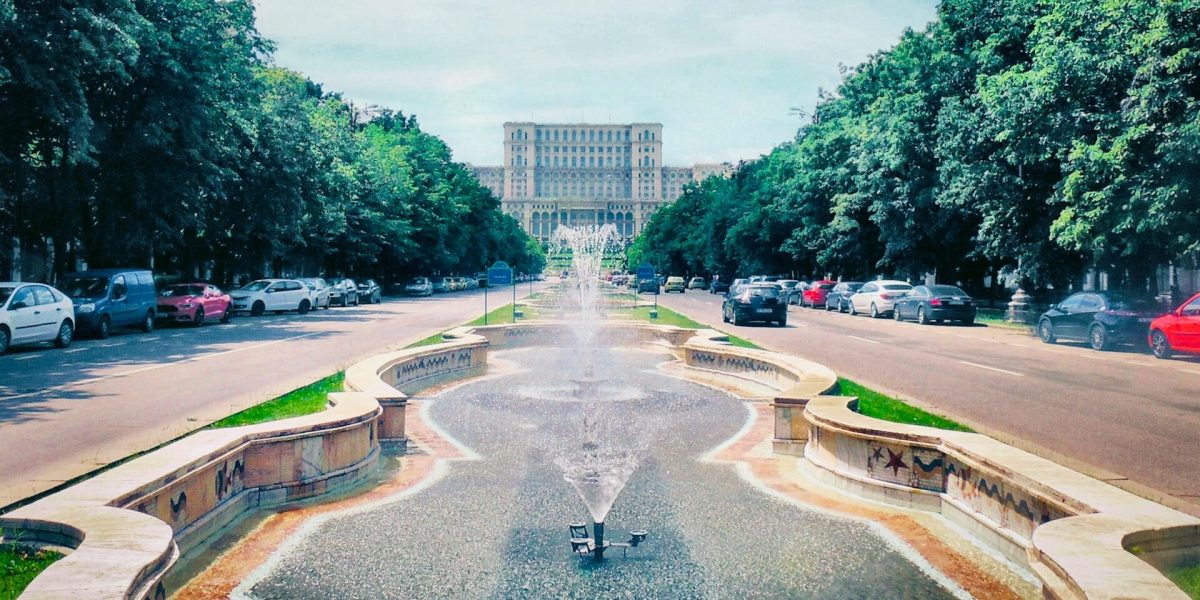 katie-moon-uyRbvQWW6J0-unsplash-1-e1770204254558.jpg - JurnalUrban