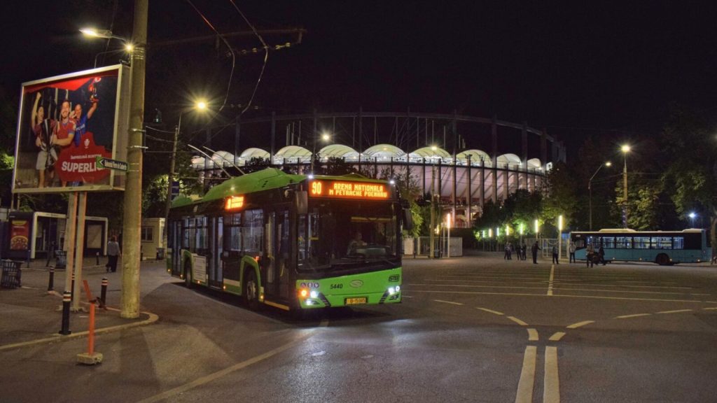 Dinamo și Unirea Slobozia fac ravagii în traficul bucureștean: patru linii STB deviate pentru meciul de pe Arena Națională Un eveniment sportiv de amploare programat luni seară pe Arena Națională a generat, momentan, schimbări în circulația mijloacelor de transport în comun din capitală