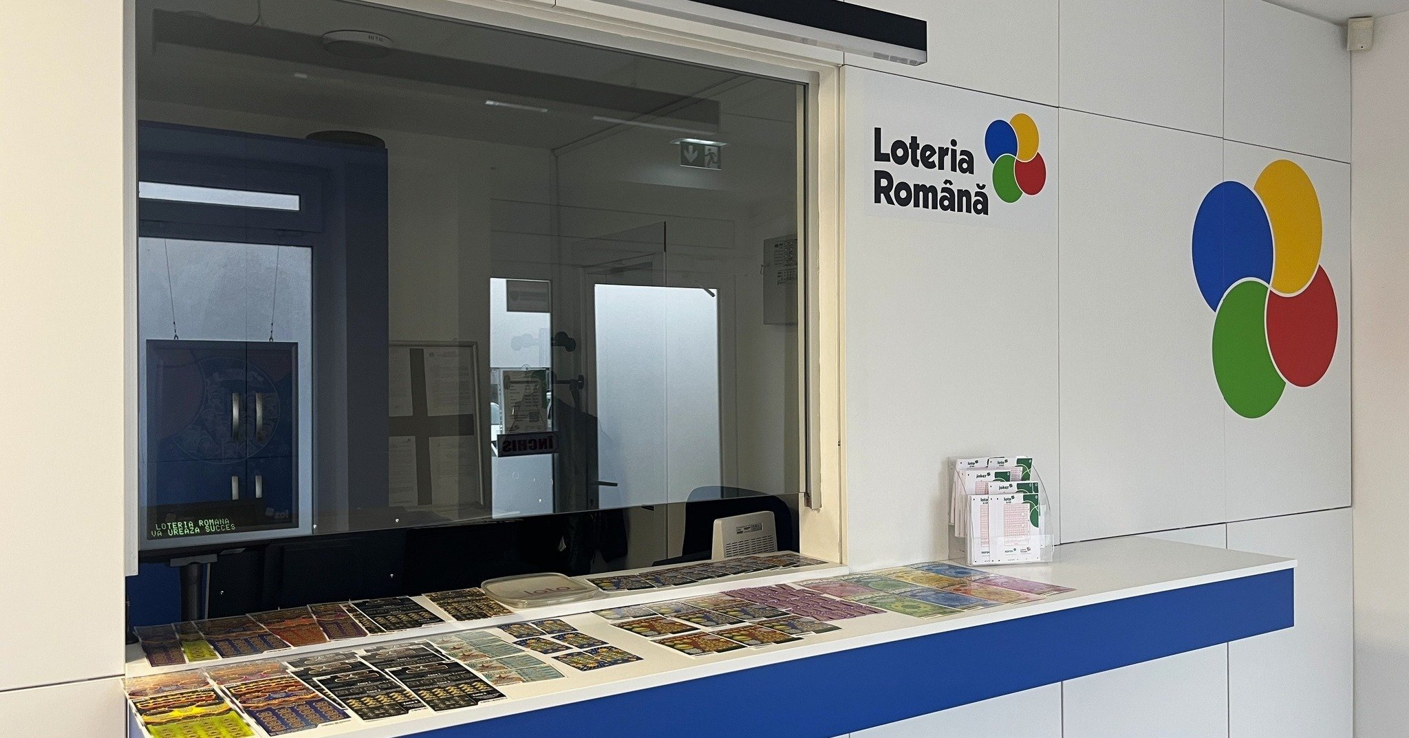 Un român a visat frumos joi, 12 februarie, și a avut parte de o veste care îi poate transforma viața pentru totdeauna: marele premiu la Loto 6/49, în valoare de 4,5 milioane de euro, a fost câștigat cu un bilet costând doar 28 de lei