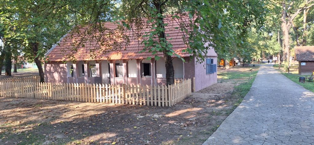 Președintele Consiliului Județean Timiș, Alin Nica, a venit în apărarea directorului Muzeului Satului Bănățean, Radu Trifan, după acuzațiile de comportament impropriu făcute de către angajații instituției