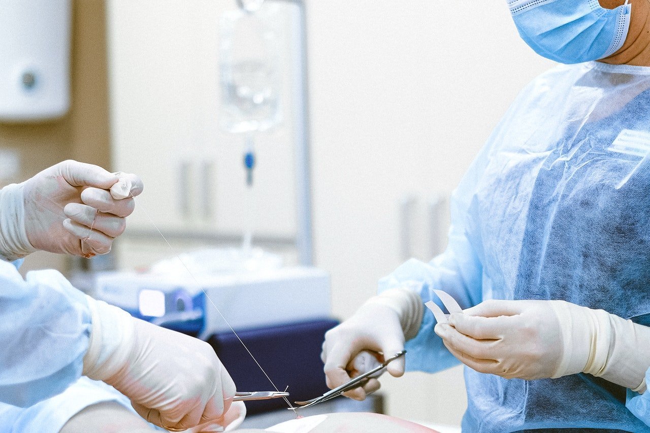 România își consolidează infrastructura medicală pentru tratarea arșilor, centrul de la Târgu Mureș urmând să devină o realitate Ministerul Sănătății anunță avansări semnificative în domeniul tratamentului secției de arși, România făcând pași importanți spre crearea unei rețele naționale specializate pentru gestionarea cazurilor grave de arsuri