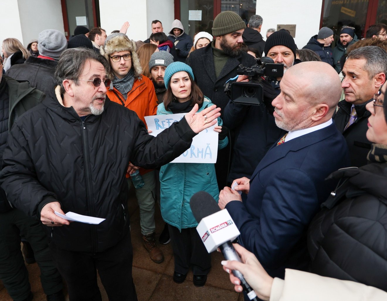 Ministrul Culturii revizuiește planul controversat pentru înregistrarea timpului de muncă în instituțiile de arte performative Ministerul Culturii va reexamina proiectul experimental referitor la înregistrarea timpului de muncă al angajaților din instituțiile de arte performative