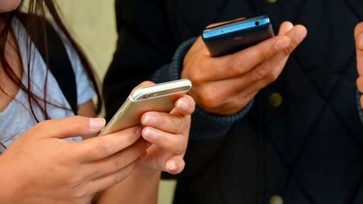 România face un pas major către digitalizarea totală a serviciilor de urgență prin lansarea unui sistem inovator de localizare a apelurilor de la 112 și introducerea unei aplicații video speciale pentru persoanele cu deficiențe de auz