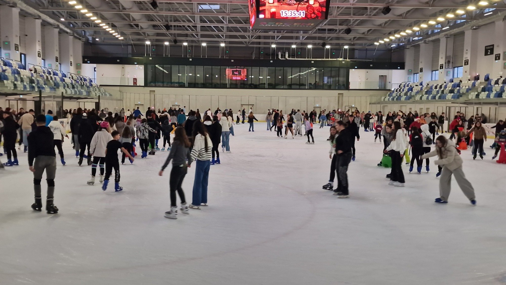 Berceni Arena anunță un weekend plin de patinaj recreațional, în ciuda vremii destul de geroase Berceni Arena devine, pentru patru zile consecutive, centrul distracției și al activităților sportive, oferindu-le bucureștenilor și nu numai o oportunitate de a-și petrece timpul într-un mod sănătos și plăcut, chiar dacă temperaturile sunt extrem de scăzute