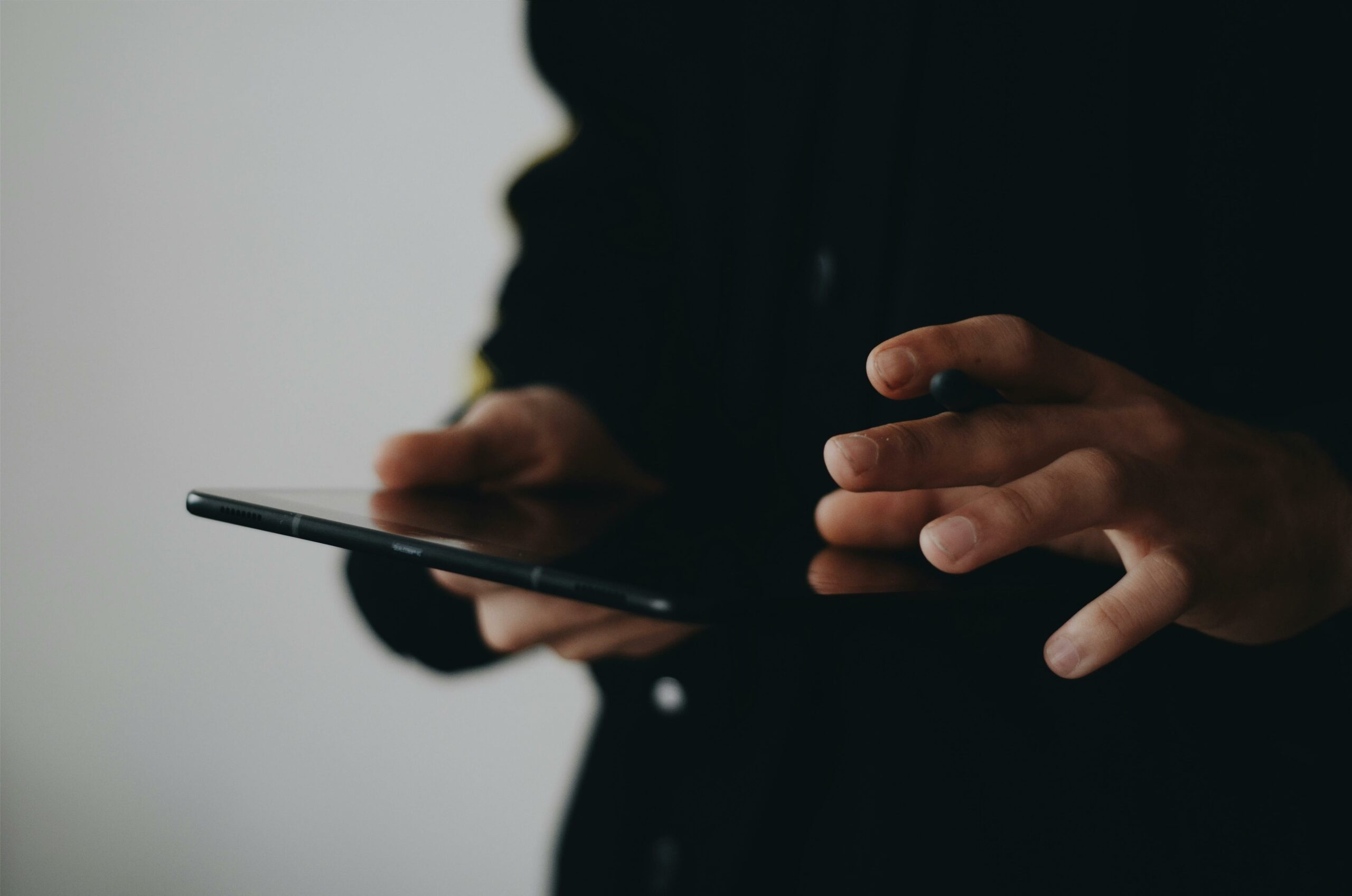 Tehnologie de vârf în spionajul digital: startup-ul Israelian Radiant Research Labs lansează „zero-click” Un startup israelian, Radiant Research Labs, atrage atenția prin inovațiile sale revoluționare în domeniul tehnologiilor de supraveghere digitală