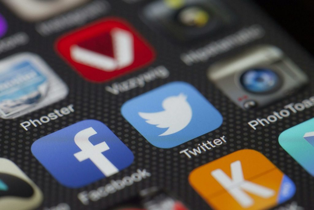 ChatGPT domină topul descărcărilor în Europa în 2025, dar economia aplicațiilor s-a diversificat semnificativ În 2025, tehnologia și aplicațiile mobile își mențin poziția de motor principal al digitalizării în Europa, iar „regele” descărcărilor a fost o inteligență artificială: ChatGPT