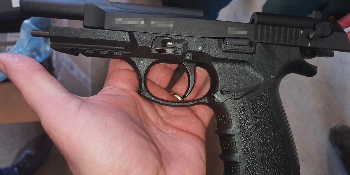 pistol-1.jpeg - JurnalUrban