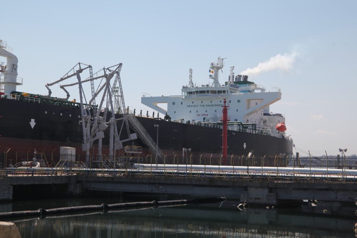 Mosova pregătește o interdicție care îngrijorează comerțul naval internațional Rusia pare să întărească măsurile de restricționare în domeniul naval, o mișcare ce ar putea avea efecte semnificative asupra traficului maritim în regiunea Mării Negre