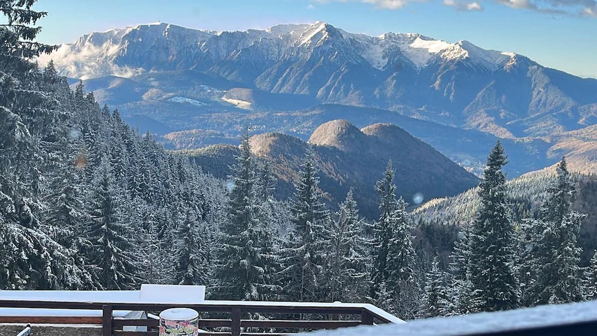 Primarul Brașovului estimează un buget de 20 de milioane de euro pentru organizarea Festivalului Olimpic al Tineretului European în 2027 Primarul municipiului Brașov, George Scripcaru, a adus în centrul atenției problemei pregătirilor pentru organizarea Festivalului Olimpic al Tineretului European (FOTE), eveniment care va avea loc în 2027