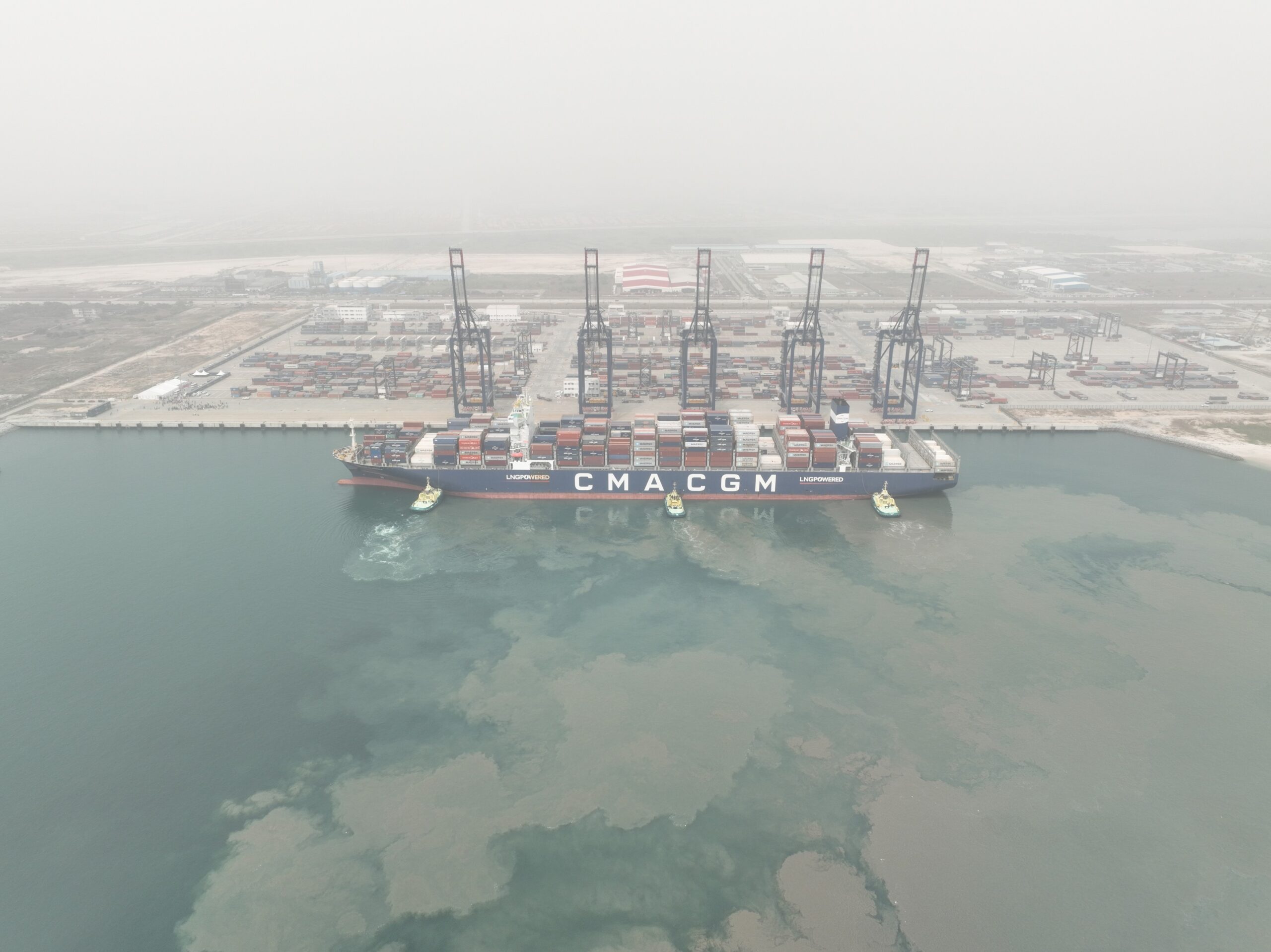 China își întărește prezența militară și comercială în Africa, într-o strategie de consolidare globală În ultimul deceniu, China a efectuat o amplă extindere a infrastructurii portuare africane, transformând aceste puncte strategice în locuri cheie pentru operarea navelor sale de război și pentru consolidarea economică în regiune