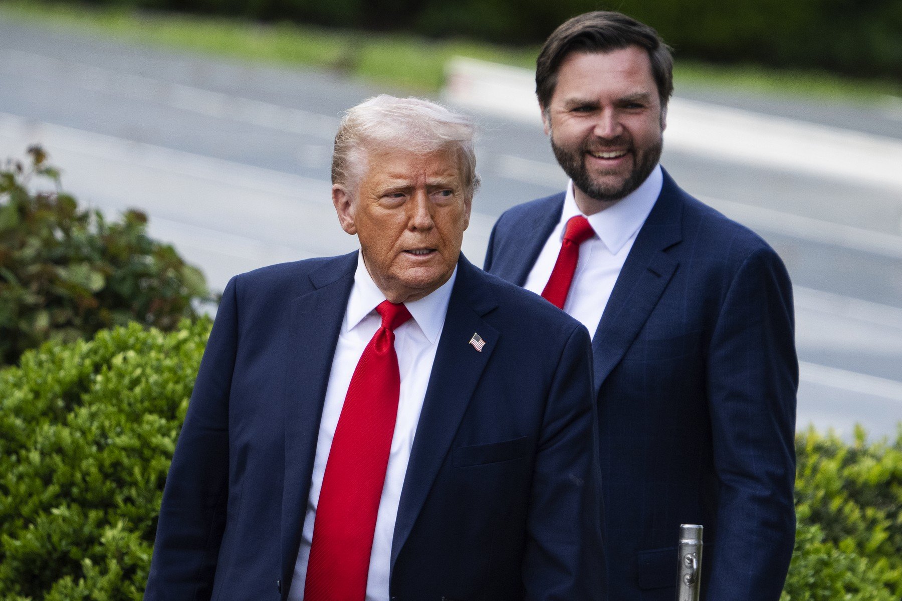 Vicepreședintele american JD Vance critică „elitele incestuoase” ale Statelor Unite în urma publicării documentelor din anchetele privind traficantul sexual Jeffrey Epstein Într-un context în care dezvăluirile legate de afacerile sordide ale fostului magnat și traficant sexual Jeffrey Epstein continuă să zguduie lumea politică și societală a Statelor Unite, vicepreședintele JD Vance a lansat un atac dur la adresa elitelor americane