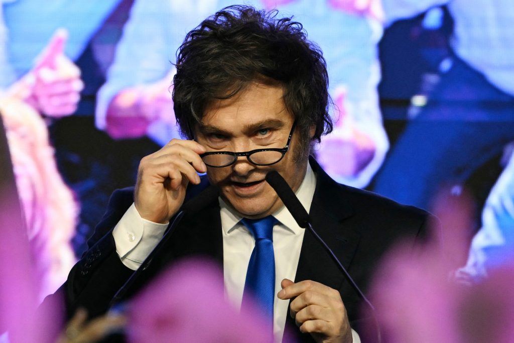 Președinția Argentinei pune pe tapet ˝combaterea dezinformării˝ cu un nou Birou de Răspuns Oficial Într-un context politic contestat și marcat de tensiuni dintre guvern și mass-media, președinția Argentinei a inaugurat joi un nou „Birou de Răspuns Oficial”, o inițiativă care a stârnit reacții diverse atât în rândul mass-mediei, cât și în rândul opoziției