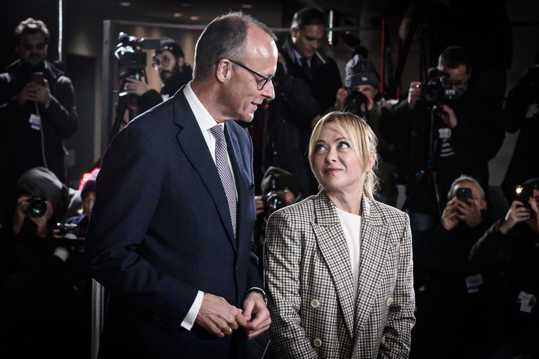 Emmanuel Macron pregătește scena europeană cu o viziune independentă pentru viitorul economic al continentului, dar prudența față de aliații tradiționali se reflectă în poziția sa de înaintea reuniunii liderilor europeni