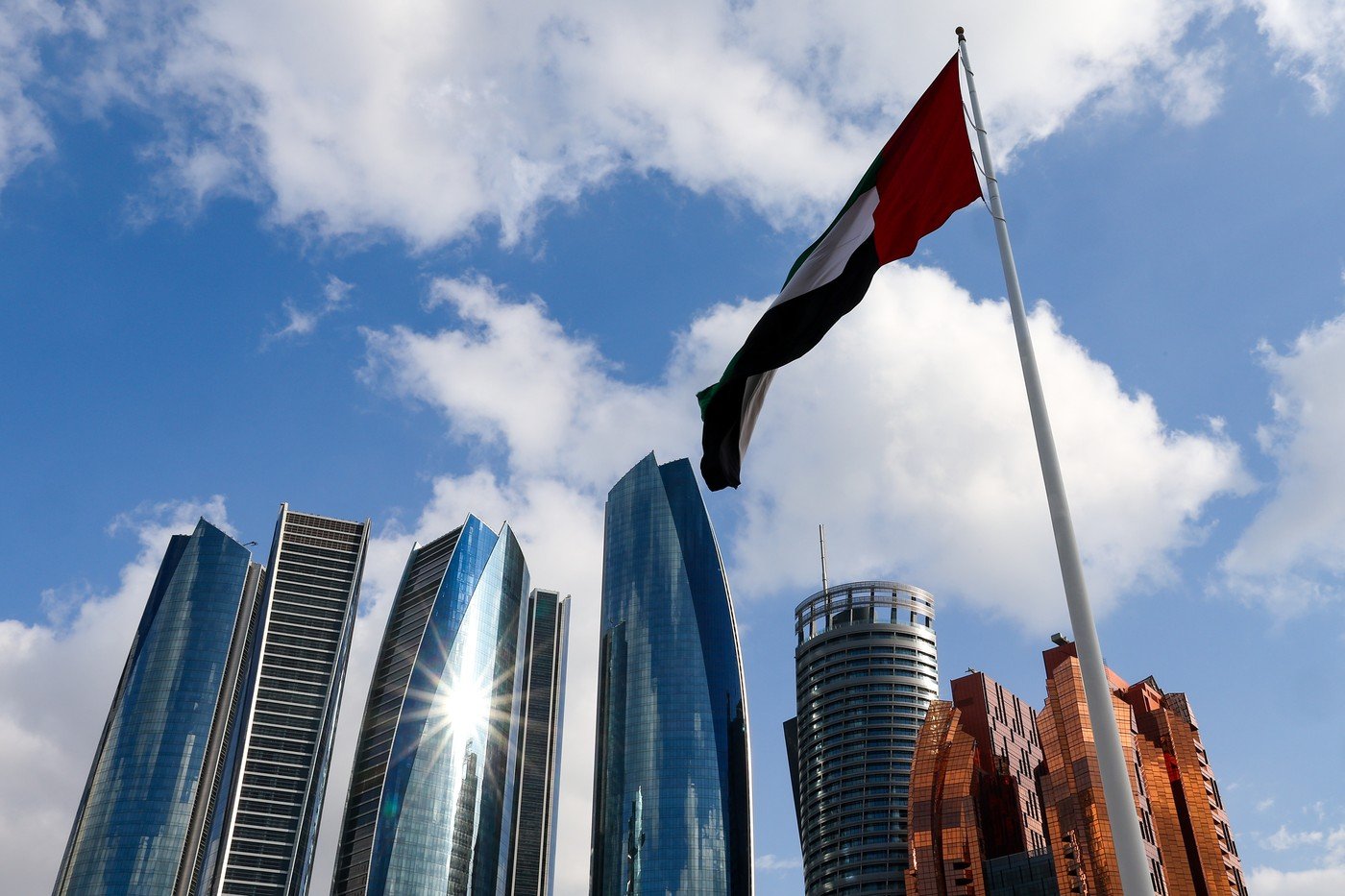 Diplomație în impas: negocieri cruciale între Ucraina, Rusia și SUA programate la Abu Dhabi Tensiunile din Ucraina par să nu se domolească, în ciuda eforturilor diplomatice intense și a multiplelor runde de discuții desfășurate în ultimii ani