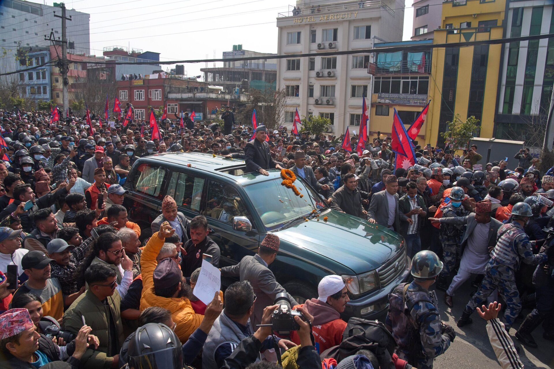 Mii de susținători cer reinstituirea monarhiei în Nepal