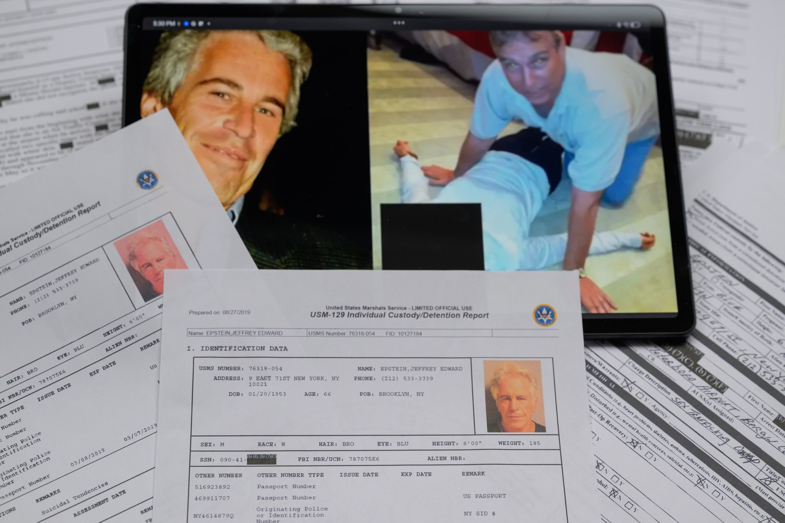 Deputații britanici cer transparență în numirea lui Andrew Mountbatten-Windsor ca emisar comercial Parlamentul Britanic a aprins din nou lumina reflectoarelor în jurul numirii controversate a lui Andrew Mountbatten-Windsor, fiul celei de-a doua soții a regelui Charles al III-lea, în postul de emisar comercial al Regatului Unit