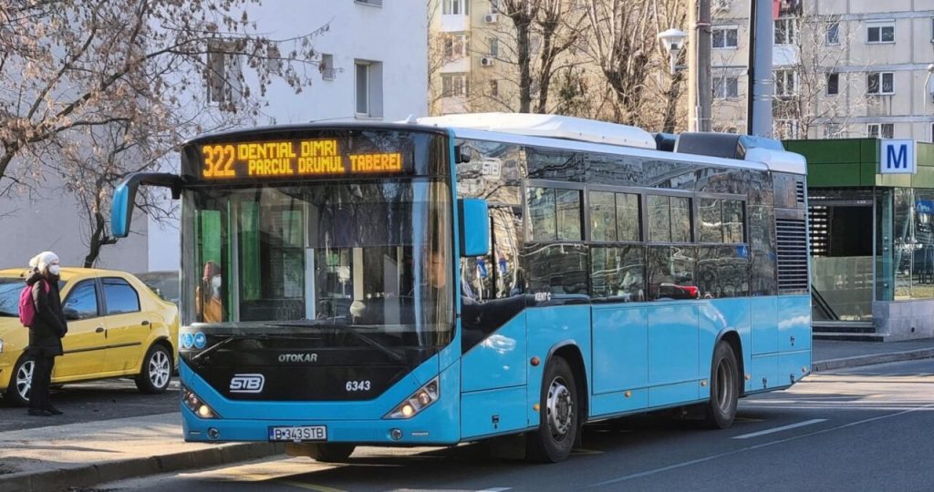 Primăria Capitalei garantează păstrarea gratuității pentru pensionari în Transportul Public Bucureștean, infirmând astfel informațiile apărute recent despre posibilele modificări ale politicilor tarifare ale Societății de Transport București (STB)